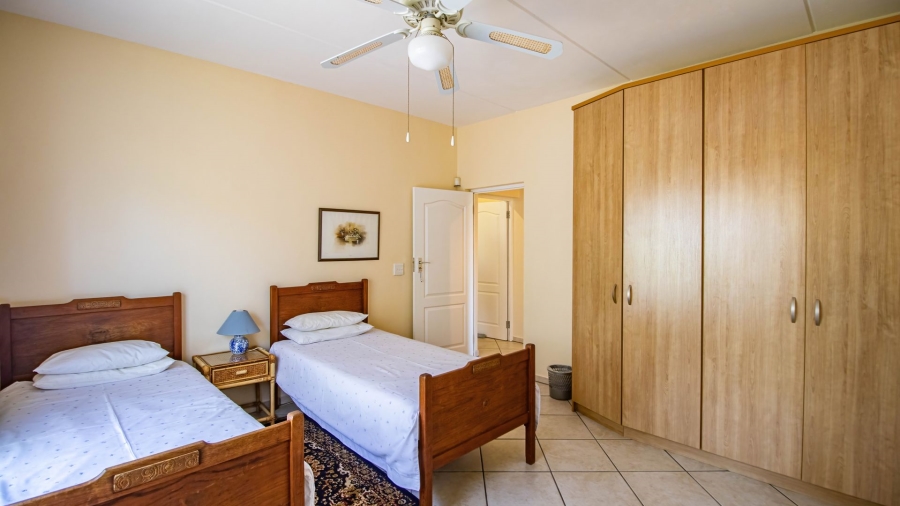 5 Bedroom Property for Sale in Mountainside Western Cape